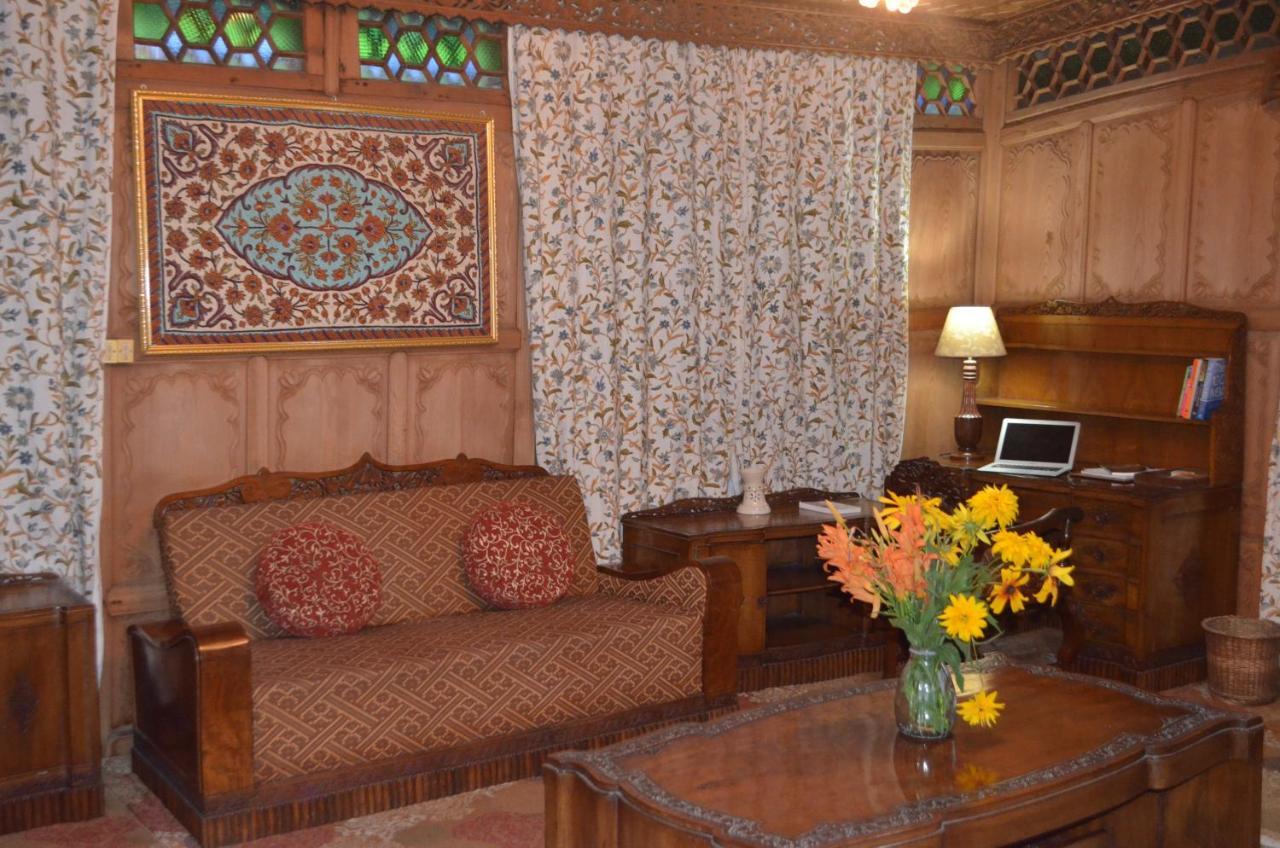 Hotel New Alexandra Houseboats Srīnagar Exterior foto