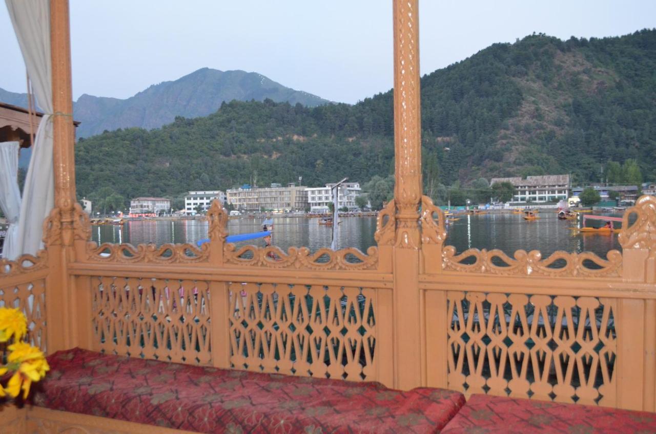 Hotel New Alexandra Houseboats Srīnagar Exterior foto