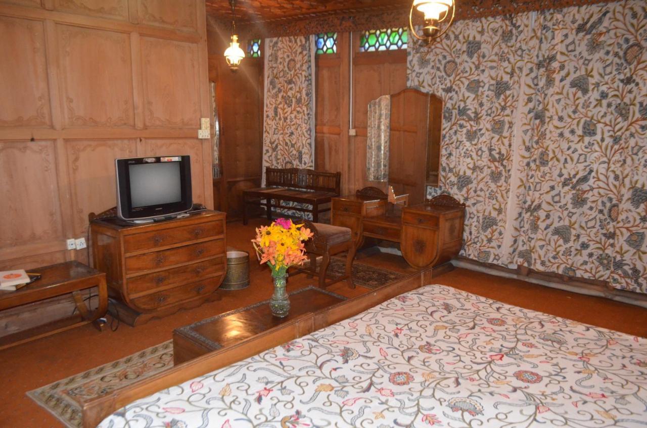 Hotel New Alexandra Houseboats Srīnagar Exterior foto